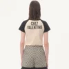 Baumwoll-T-Shirt mit Chez Valentino-Print Baumwoll-T-Shirt mit Chez Valentino-Print