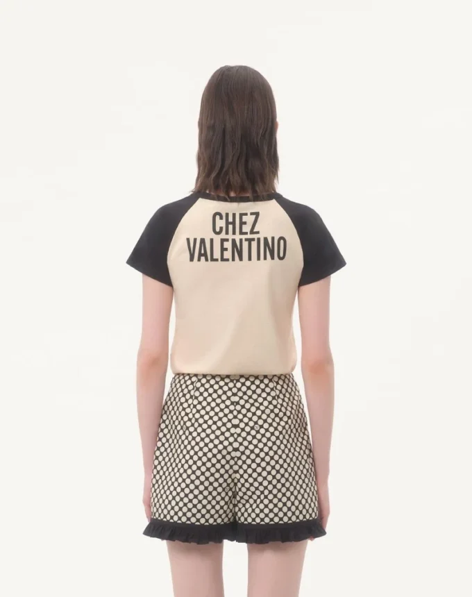 Baumwoll-T-Shirt mit Chez Valentino-Print Baumwoll-T-Shirt mit Chez Valentino-Print