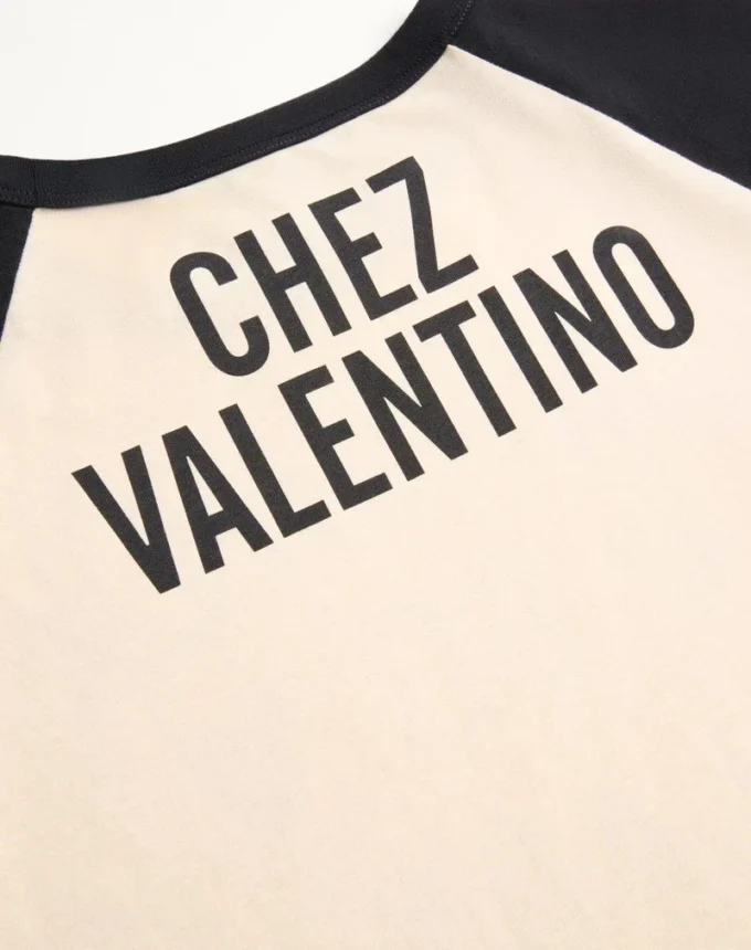 Baumwoll-T-Shirt mit Chez Valentino-Print Baumwoll-T-Shirt mit Chez Valentino-Print