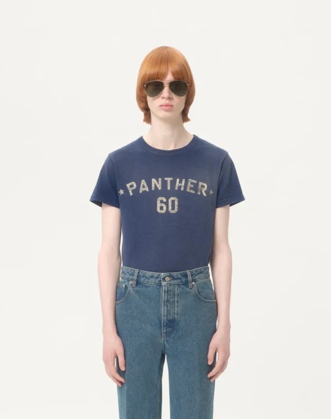 Baumwoll-T-Shirt mit Chez Valentino-Print und Patch Baumwoll-T-Shirt mit Chez Valentino-Print und Patch