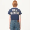 Baumwoll-T-Shirt mit Chez Valentino-Print und Patch Baumwoll-T-Shirt mit Chez Valentino-Print und Patch