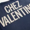 Baumwoll-T-Shirt mit Chez Valentino-Print und Patch Baumwoll-T-Shirt mit Chez Valentino-Print und Patch