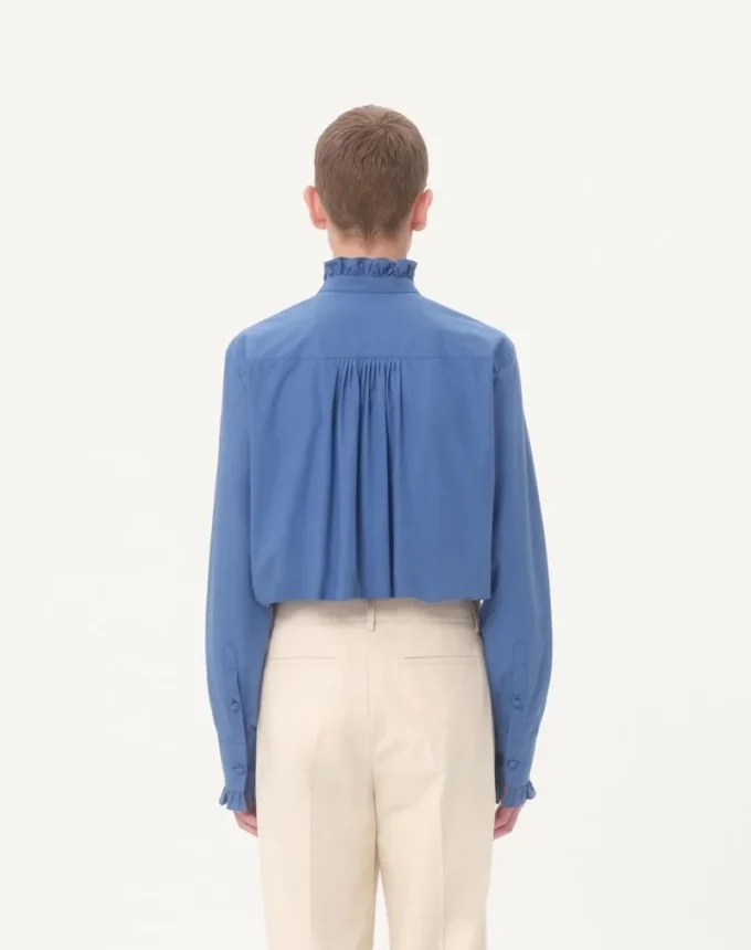 Baumwollpopelinehemd mit Plastron und Rüschen Baumwollpopelinehemd mit Plastron und Rüschen