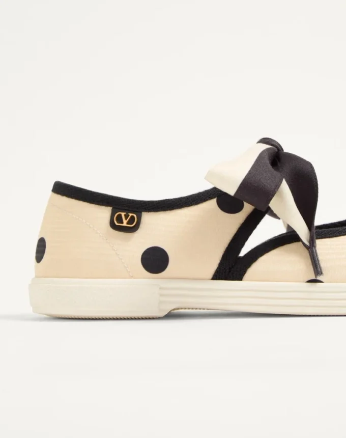Bay By Bay Ballerina-Sneaker aus Moiré-Plus-de-Pois-Stoff Bay By Bay Ballerina-Sneaker aus Moiré-Plus-de-Pois-Stoff