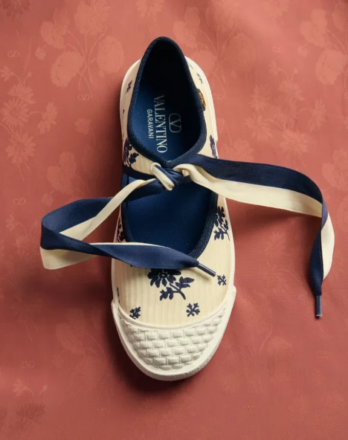 Bay By Bay Ballerina-Sneaker aus Papier mit Blumenmuster Bay By Bay Ballerina-Sneaker aus Papier mit Blumenmuster