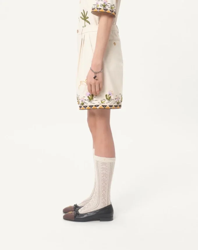 Bermudashorts aus Baumwollcanvas mit Blumenstickerei und Jacquardbesatz Bermudashorts aus Baumwollcanvas mit Blumenstickerei und Jacquardbesatz