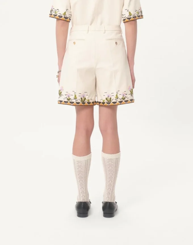 Bermudashorts aus Baumwollcanvas mit Blumenstickerei und Jacquardbesatz Bermudashorts aus Baumwollcanvas mit Blumenstickerei und Jacquardbesatz