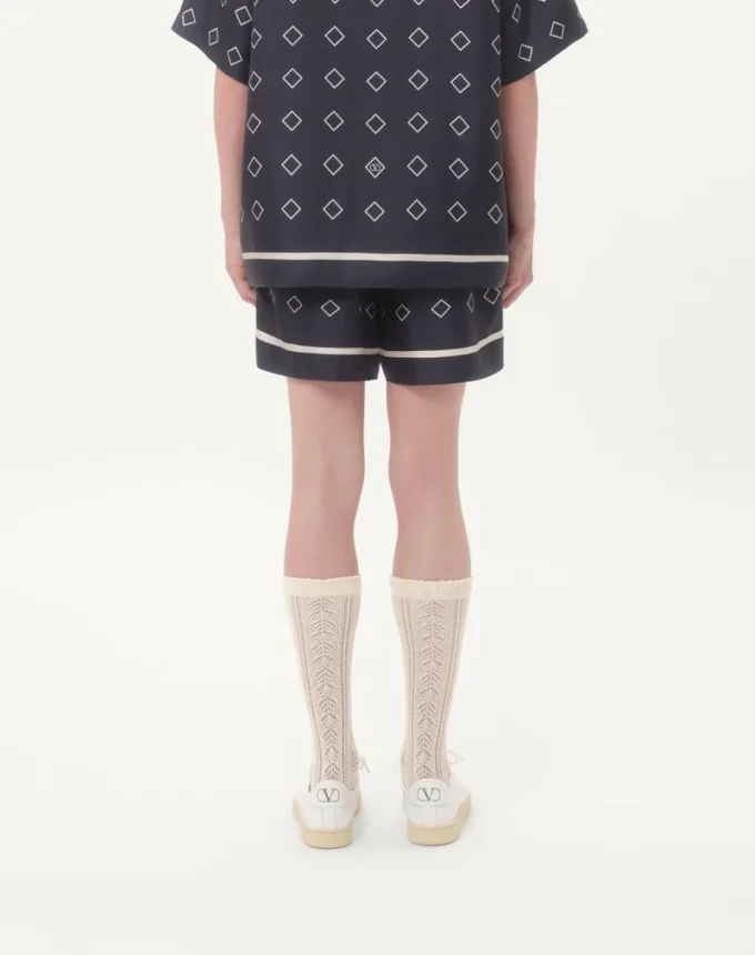 Bermudashorts aus Seidentwill mit durchgehendem Opticool-Print Bermudashorts aus Seidentwill mit durchgehendem Opticool-Print