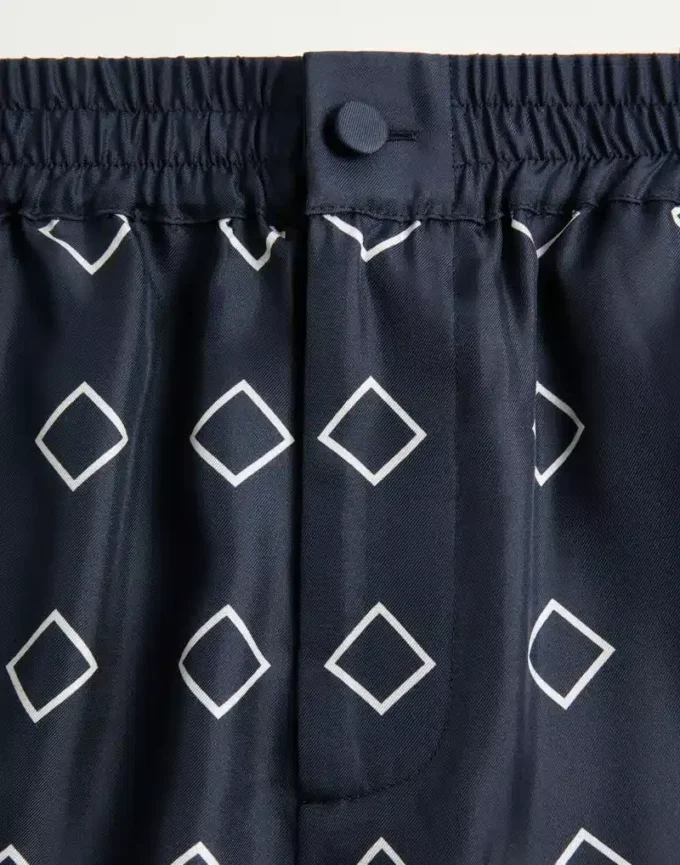 Bermudashorts aus Seidentwill mit durchgehendem Opticool-Print Bermudashorts aus Seidentwill mit durchgehendem Opticool-Print