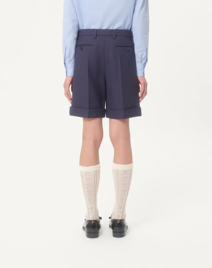Bermudashorts aus Wollgabardine mit Umschlag Bermudashorts aus Wollgabardine mit Umschlag