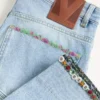 Bestickte Jeanshose Bestickte Jeanshose