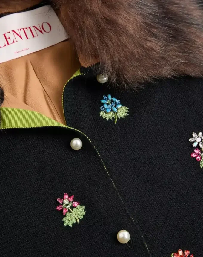 Bestickte Strickjacke Bestickte Strickjacke