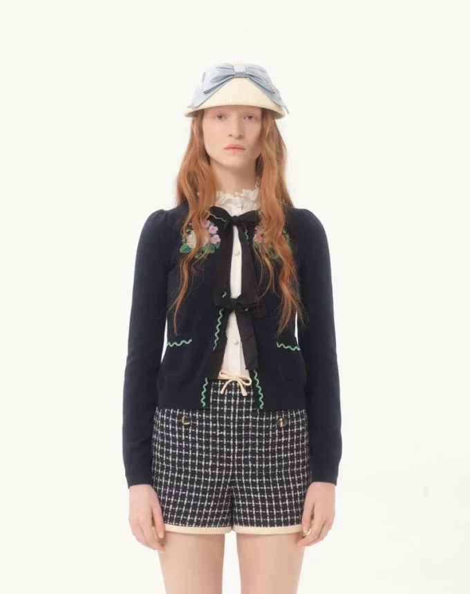 Bestickte Strickjacke Bestickte Strickjacke