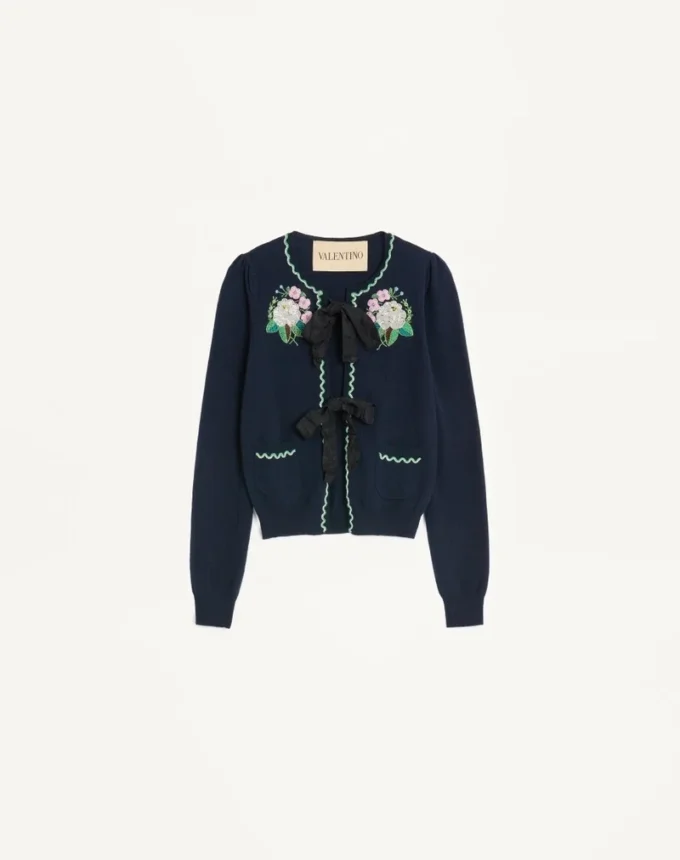Bestickte Strickjacke Bestickte Strickjacke