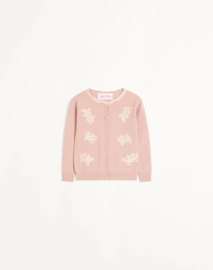 Bestickte Strickjacke mit Spitzeneinsätzen Bestickte Strickjacke mit Spitzeneinsätzen