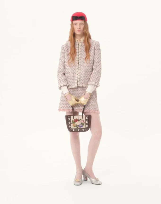 Bestickte Tweedjacke mit Bändern Bestickte Tweedjacke mit Bändern