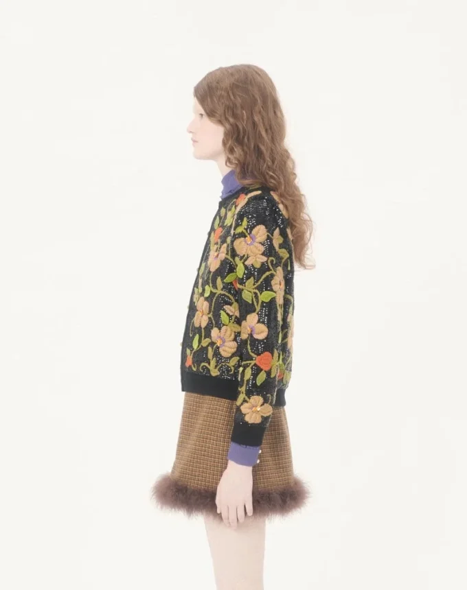 Bestickte Wollstrickjacke Bestickte Wollstrickjacke