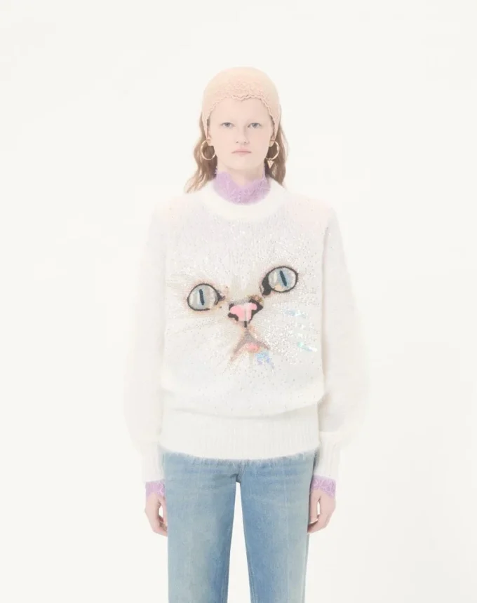 Bestickter Pullover aus Mohairwolle Bestickter Pullover aus Mohairwolle