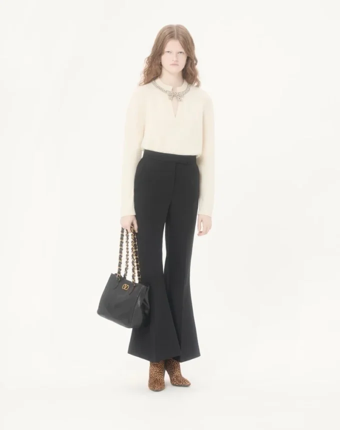 Bestickter Wollpullover Bestickter Wollpullover
