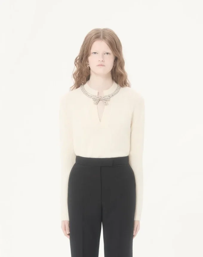 Bestickter Wollpullover Bestickter Wollpullover