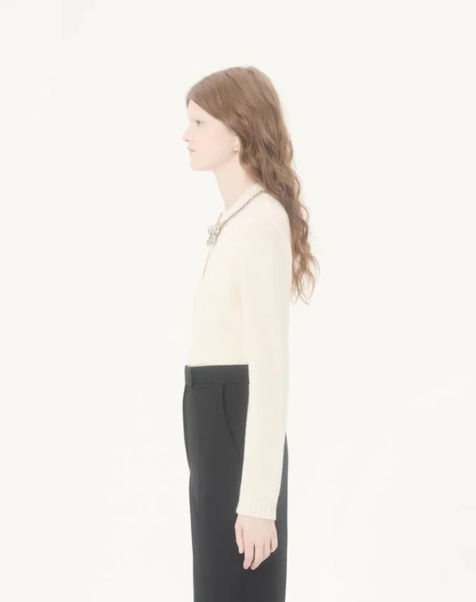 Bestickter Wollpullover Bestickter Wollpullover