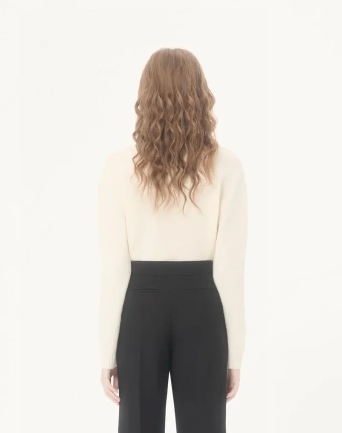 Bestickter Wollpullover Bestickter Wollpullover
