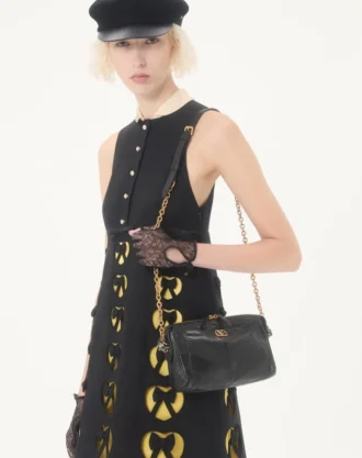 Besticktes kurzes Kleid aus Crêpe Couture