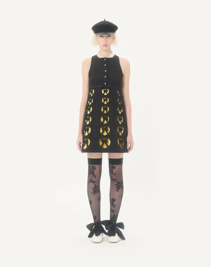 Besticktes kurzes Kleid aus Crêpe Couture Besticktes kurzes Kleid aus Crêpe Couture