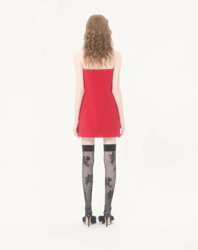 Besticktes kurzes Kleid aus Crêpe Couture Besticktes kurzes Kleid aus Crêpe Couture