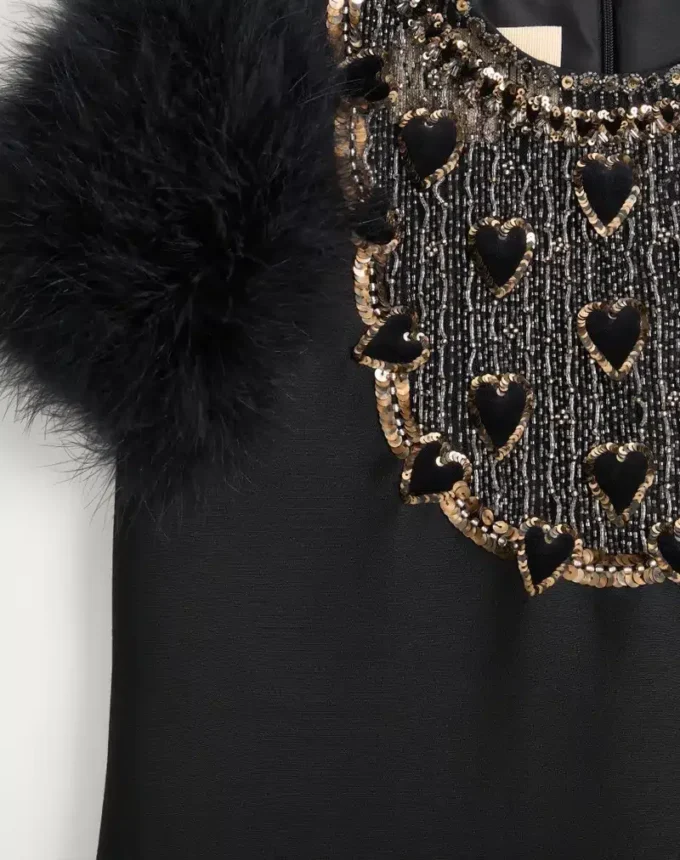 Besticktes kurzes Kleid aus Crêpe Couture Besticktes kurzes Kleid aus Crêpe Couture