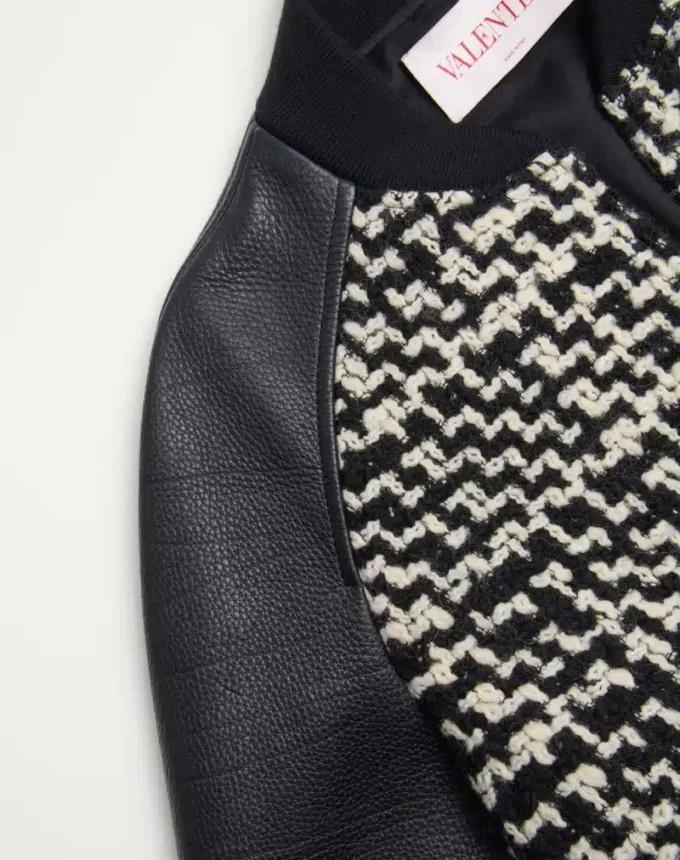 Bomberjacke aus Wolltweed mit Chez Valentino-Patch Bomberjacke aus Wolltweed mit Chez Valentino-Patch