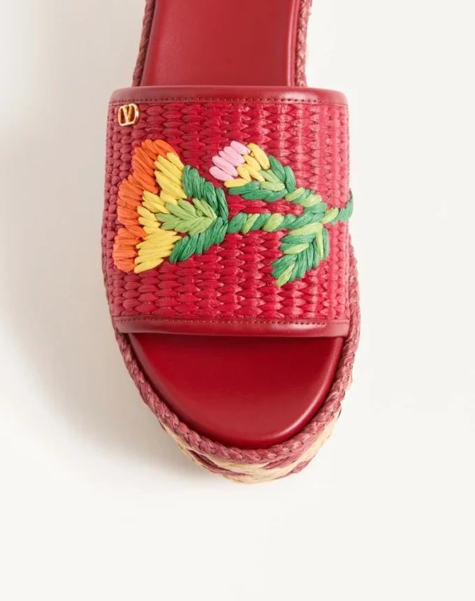 Bribri Raffia Wedge Slide mit Blumenstickerei 65 mm Bribri Raffia Wedge Slide mit Blumenstickerei 65 mm