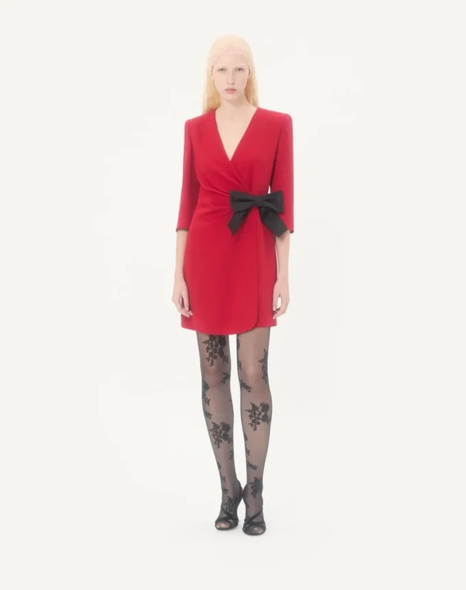 Cady Couture Kurzes Kleid mit Faille-Schleife Cady Couture Kurzes Kleid mit Faille-Schleife