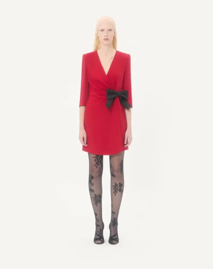 Cady Couture Kurzes Kleid mit Faille-Schleife Cady Couture Kurzes Kleid mit Faille-Schleife