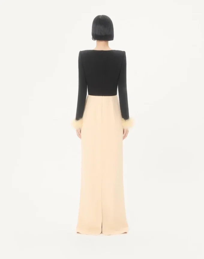 Cady Couture Langes Kleid mit Federn Cady Couture Langes Kleid mit Federn