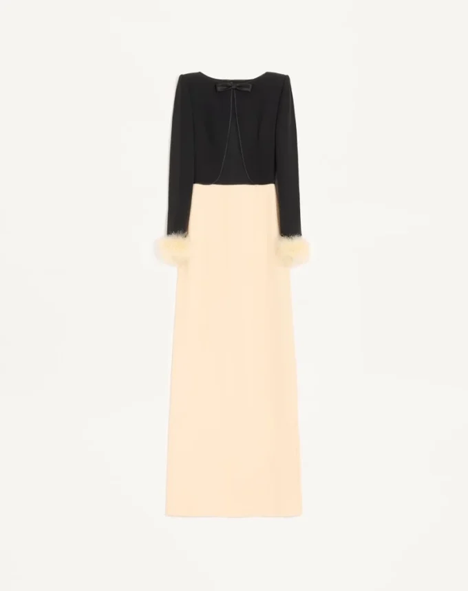 Cady Couture Langes Kleid mit Federn Cady Couture Langes Kleid mit Federn