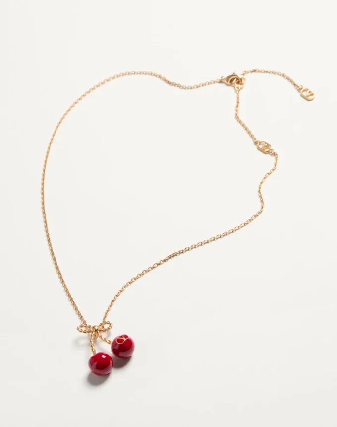 Cherryfic Halskette aus Metall und Emaille Cherryfic Halskette aus Metall und Emaille