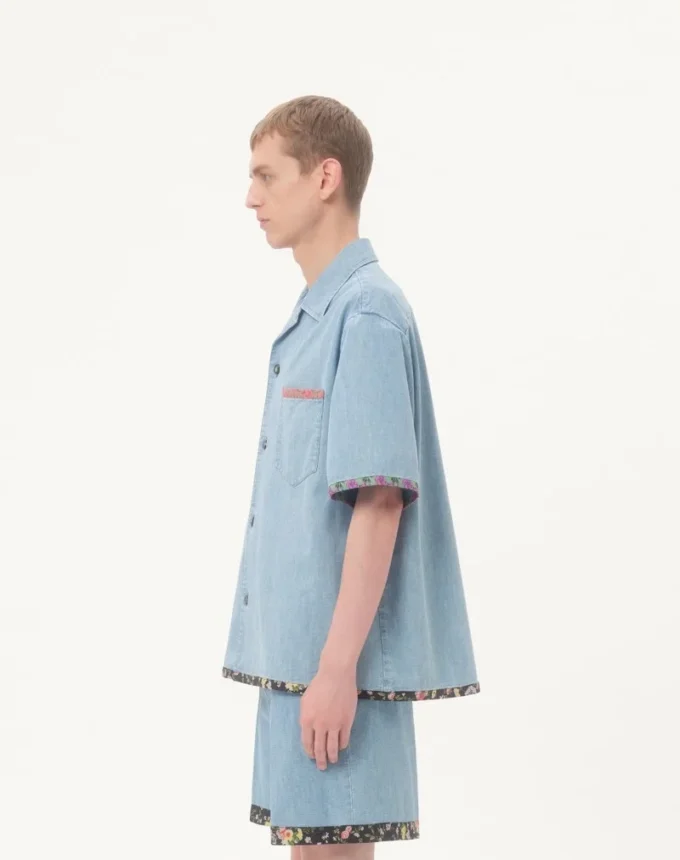Denim-Bowlinghemd mit floralem Printbesatz Denim-Bowlinghemd mit floralem Printbesatz