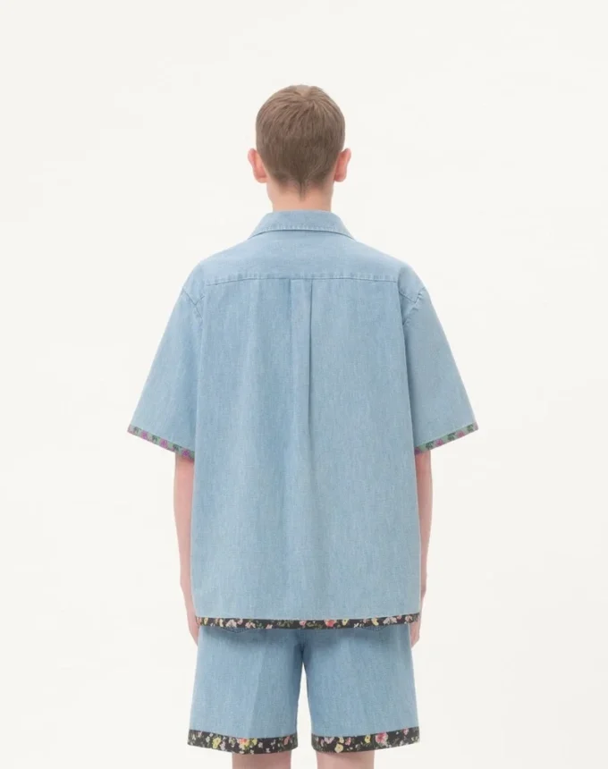 Denim-Bowlinghemd mit floralem Printbesatz Denim-Bowlinghemd mit floralem Printbesatz
