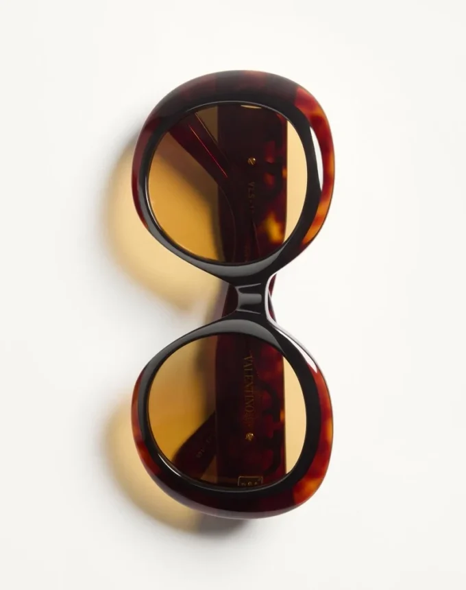 Dramatische runde Acetat-Brille im Stil der 1960er Jahre Dramatische runde Acetat-Brille im Stil der 1960er Jahre