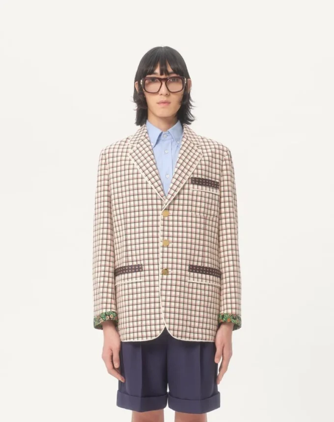 Einreihige Baumwolljacke mit Karomuster und bedruckten Kanten Einreihige Baumwolljacke mit Karomuster und bedruckten Kanten