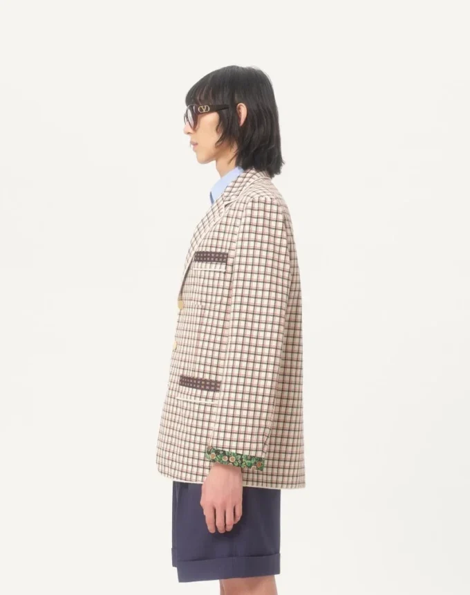 Einreihige Baumwolljacke mit Karomuster und bedruckten Kanten Einreihige Baumwolljacke mit Karomuster und bedruckten Kanten