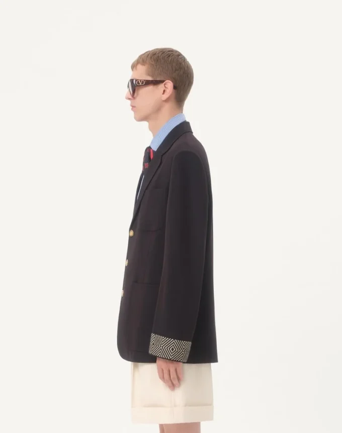 Einreihige Jacke aus Wolle und Baumwolle mit Jacquard-Besatz Einreihige Jacke aus Wolle und Baumwolle mit Jacquard-Besatz