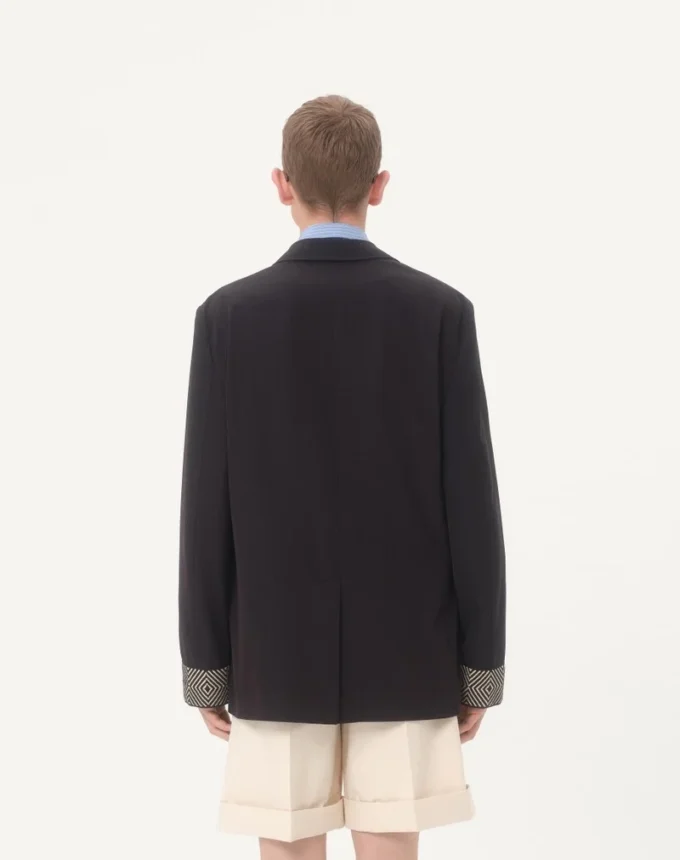 Einreihige Jacke aus Wolle und Baumwolle mit Jacquard-Besatz Einreihige Jacke aus Wolle und Baumwolle mit Jacquard-Besatz