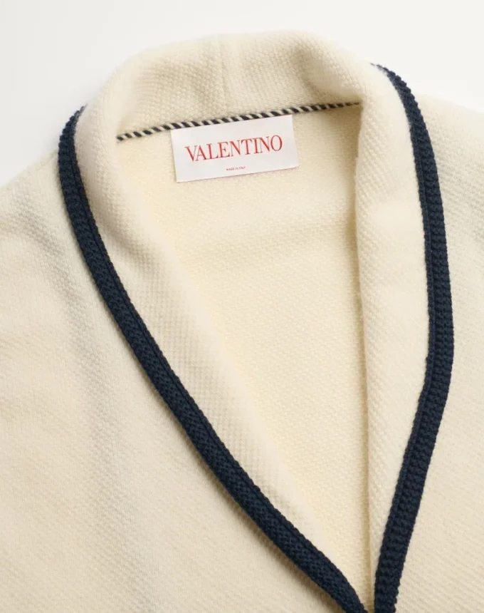 Einreihige Jacke aus Wolle und Baumwolle mit Torchon-Paspelierung Einreihige Jacke aus Wolle und Baumwolle mit Torchon-Paspelierung