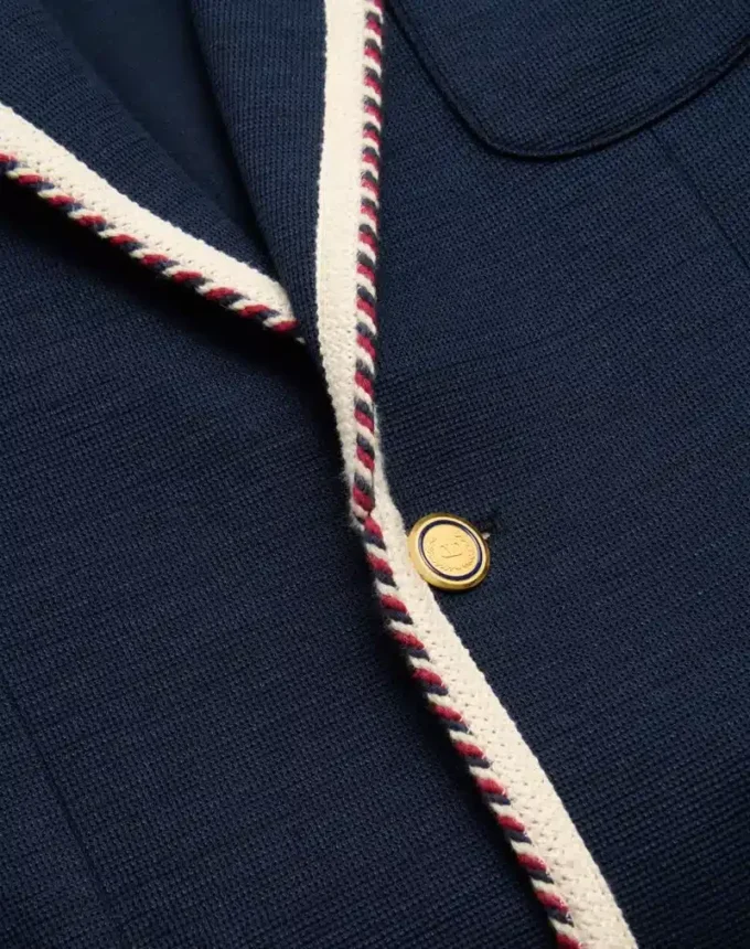 Einreihige Jersey-Baumwolljacke mit Torchon-Paspelierung Einreihige Jersey-Baumwolljacke mit Torchon-Paspelierung