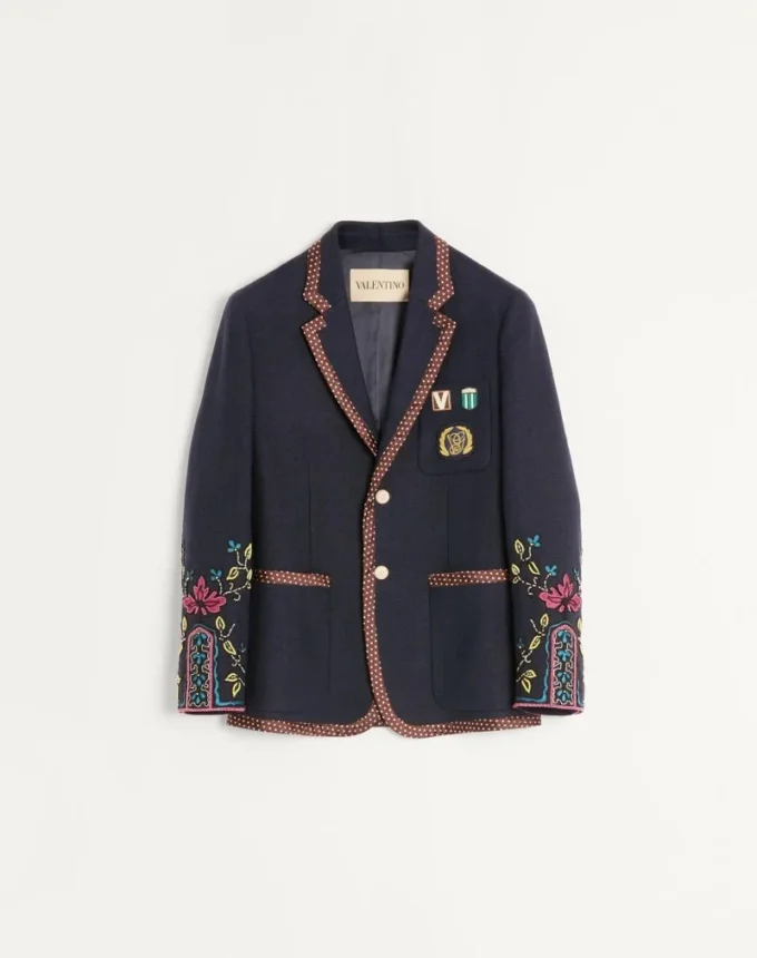 Einreihige Leinenjacke mit Perlenstickerei und Aufnähern Einreihige Leinenjacke mit Perlenstickerei und Aufnähern