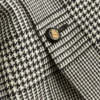 Einreihige Wolljacke mit Karomuster auf Hahnentritt Einreihige Wolljacke mit Karomuster auf Hahnentritt
