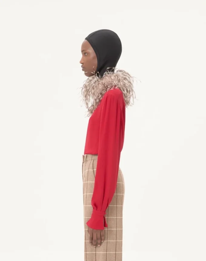 Georgette-Oberteil mit Federn Georgette-Oberteil mit Federn