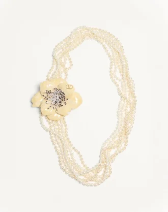 Halskette „Fleur Lumineuse” aus Metall, Emaille, Perlen und Stoff